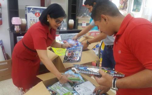 Donamos útiles escolares al Patronato Municipal de Manta